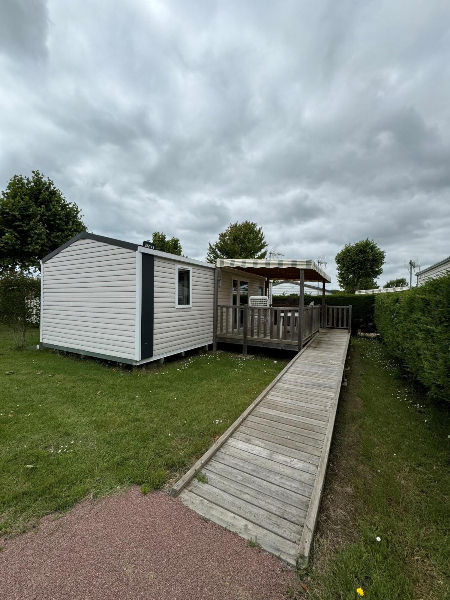 Camping Le Moulin De La Salle レ・サ​​ーブル・ドロンヌ エクステリア 写真